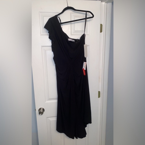BLACK Mac Duggal one Shouldered Gown. Size 14 - Picture 4 of 8